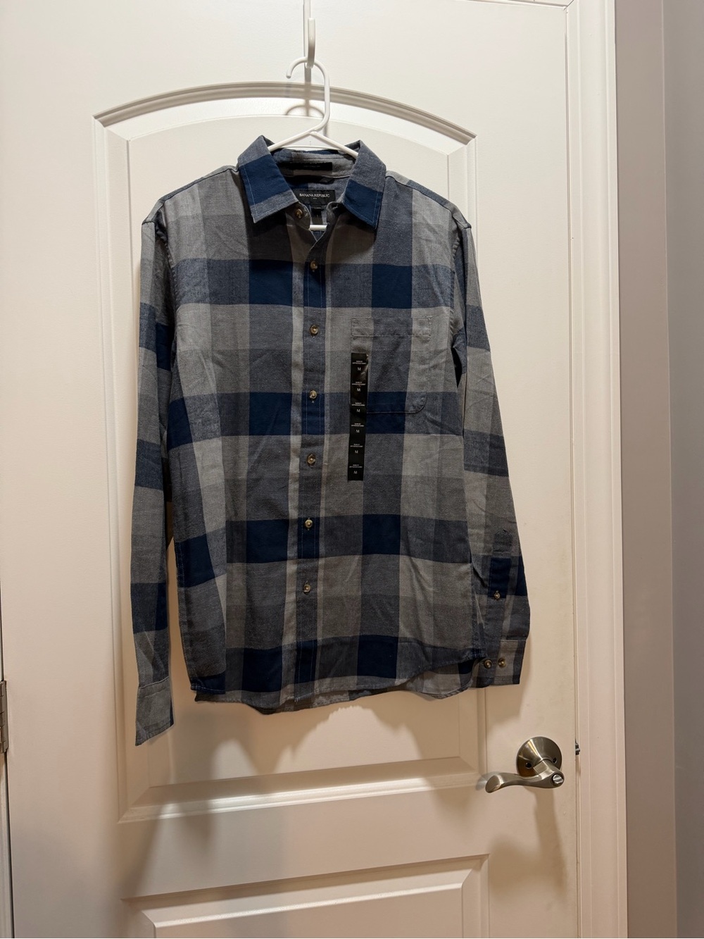 Banana Republic Factory Men's Blue and Gray Plaid Button-Up Shirt
